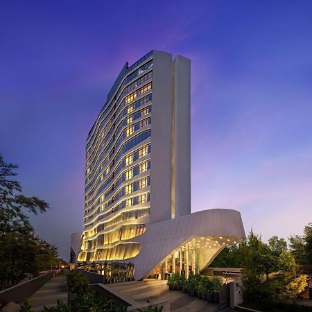Doubletree By Hilton Ahmedabad Hotel Exterior foto