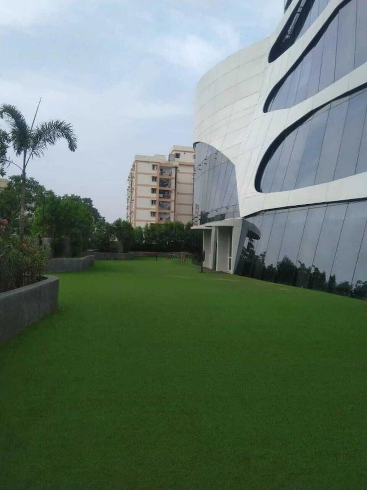 Doubletree By Hilton Ahmedabad Hotel Exterior foto
