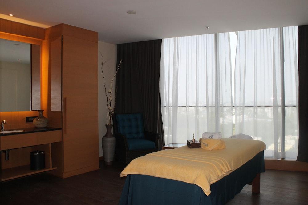 Doubletree By Hilton Ahmedabad Hotel Exterior foto