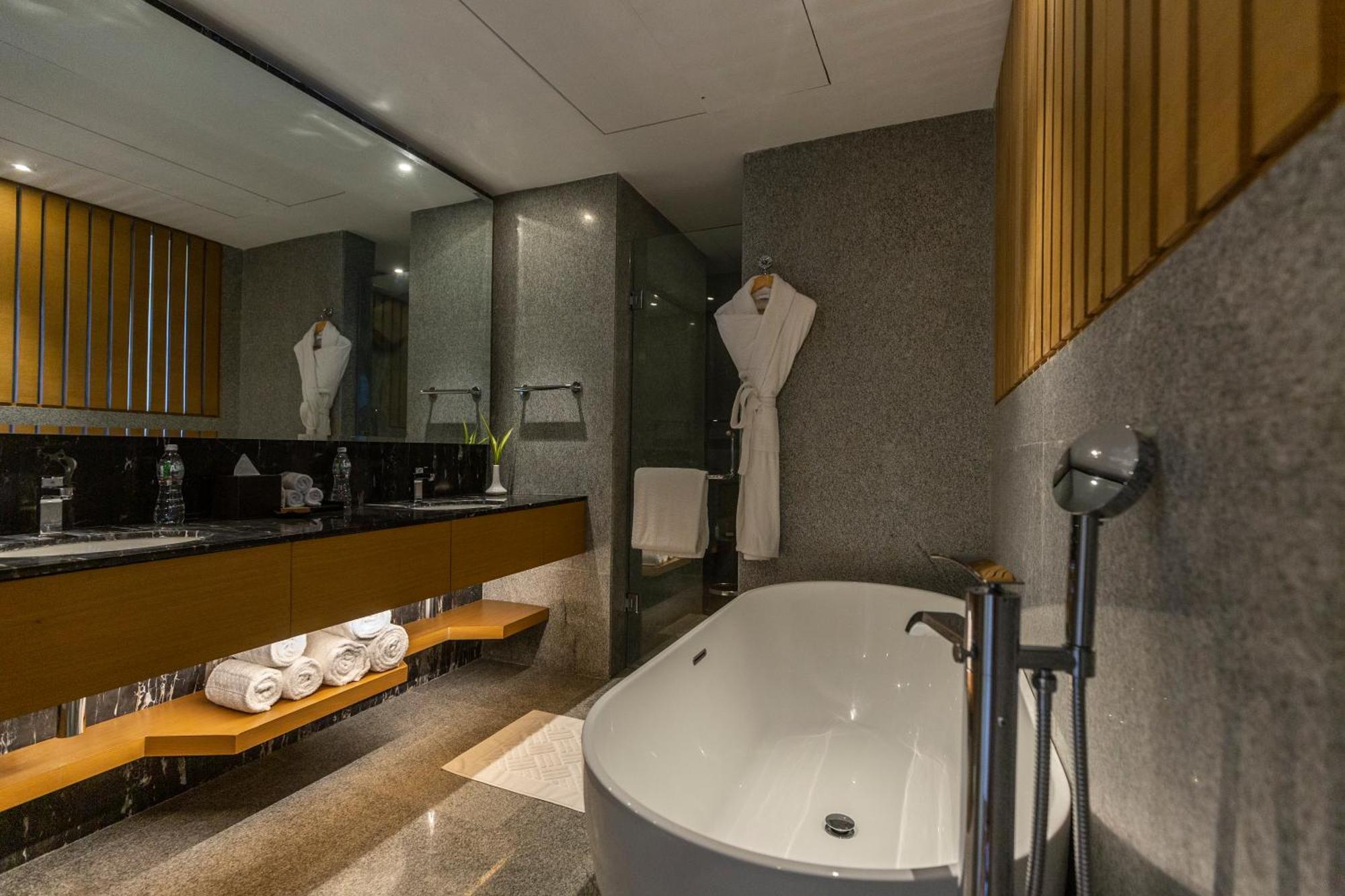 Doubletree By Hilton Ahmedabad Hotel Exterior foto