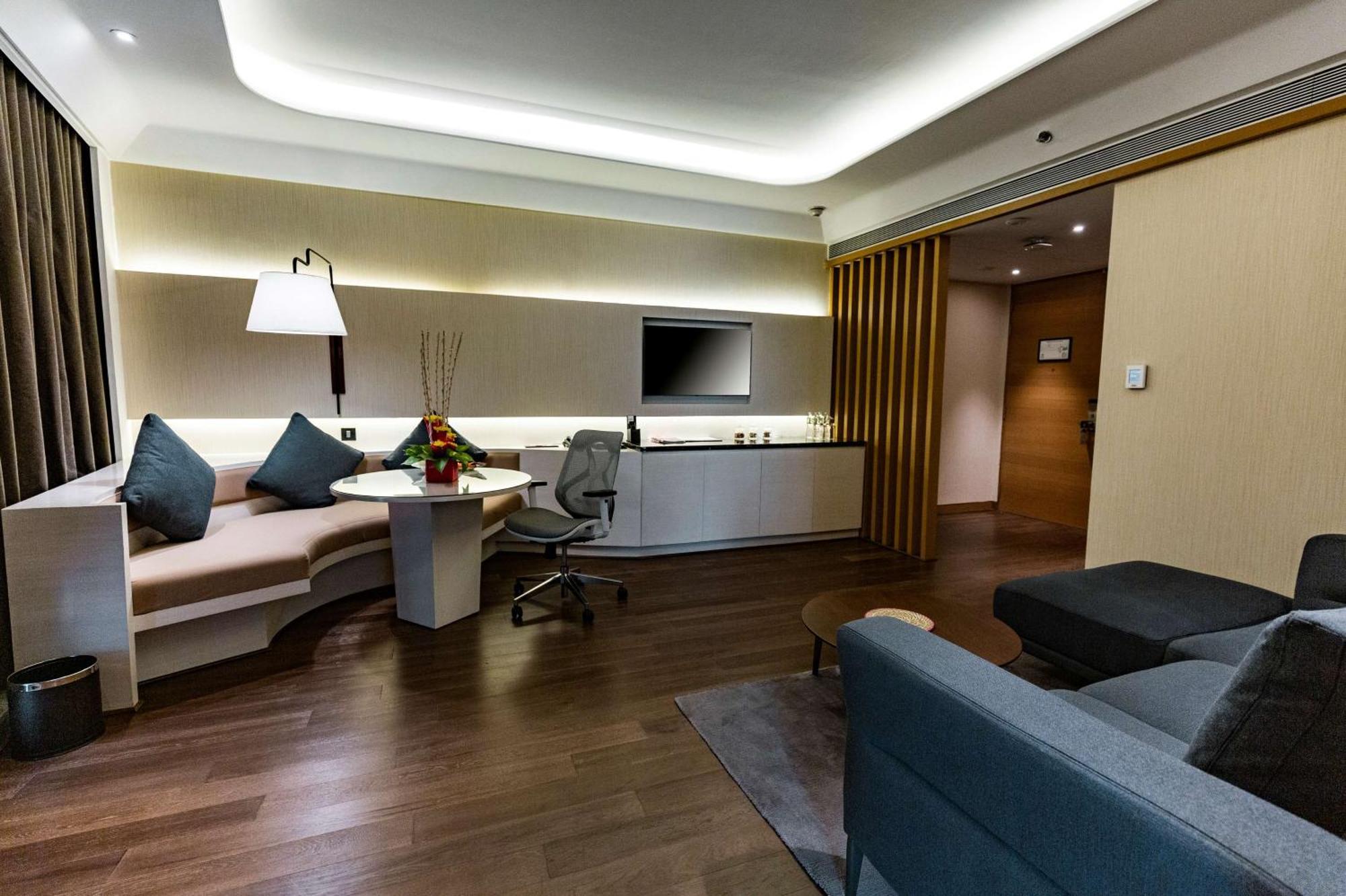 Doubletree By Hilton Ahmedabad Hotel Exterior foto