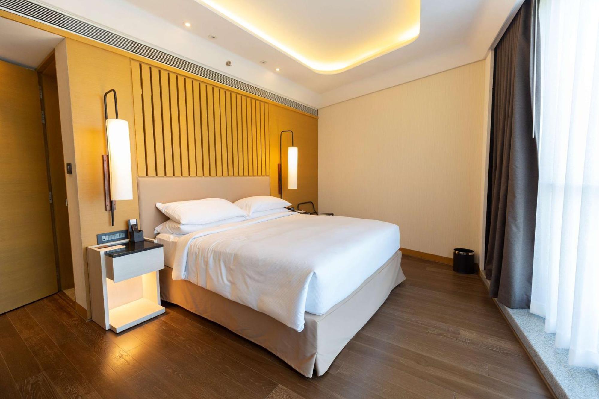Doubletree By Hilton Ahmedabad Hotel Exterior foto